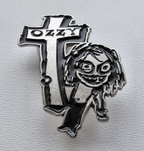 OZZY OSBOURNE - Ozzy with cross --- Metal Pin.JPG