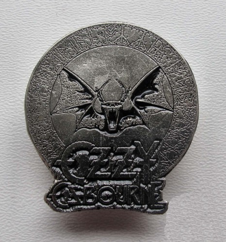 OZZY OSBOURNE - Bat --- Metal Pin.JPG
