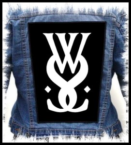 Ekran WHILE SHE SLEEPS - Logo