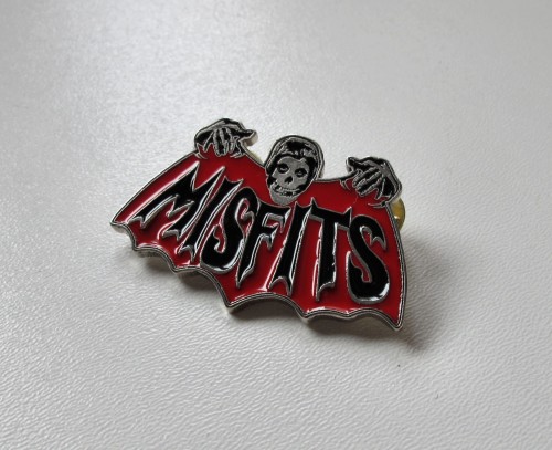 MISFITS - Bat -- metal pin.JPG